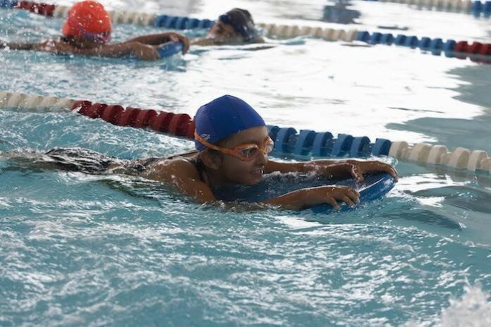 Participan más de 500 atletas en competencia de natación en SJR