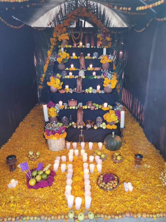 USEBEQ Realiza Tradicional Concurso De Altar De Muertos