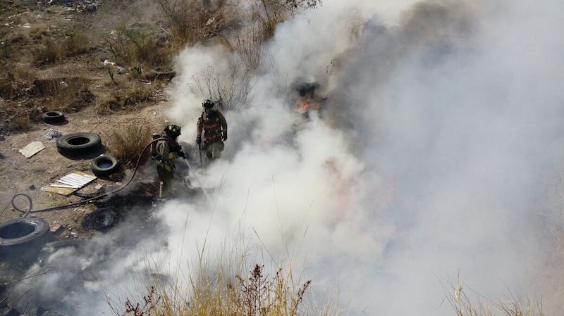 Se incendia tiradero clandestino en Loma Linda 1