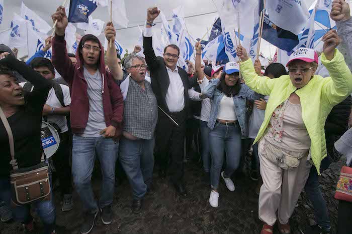 Memo Vega expone propuestas sólidas en debate de la UAQ 1