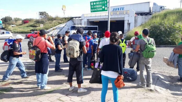 Migrantes rechazaron el albergue y abandonaron San Juan del Río