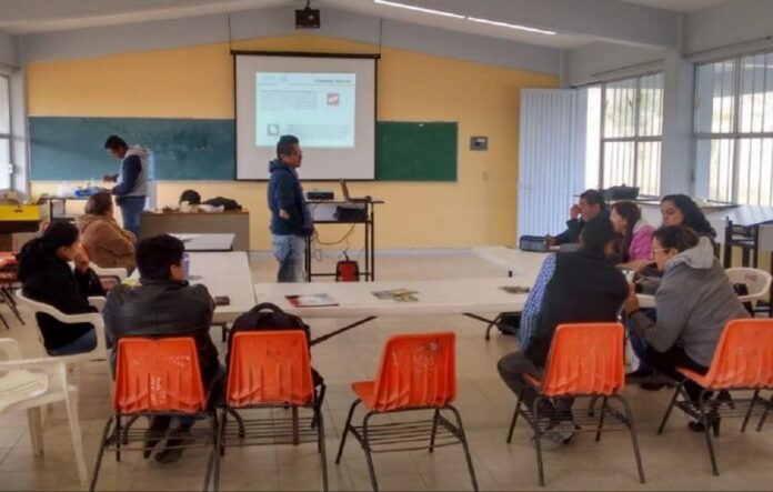 Imparten taller en prevención de adicciones a maestros de Colón Imparten taller en prevención de adicciones a maestros de Colón