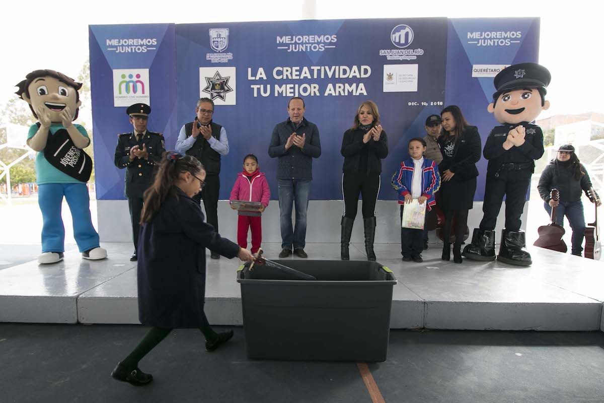Niños cambian armas de juguete por juegos didácticos en San Juan del Río Niños cambian armas de juguete por juegos didácticos en San Juan del Río