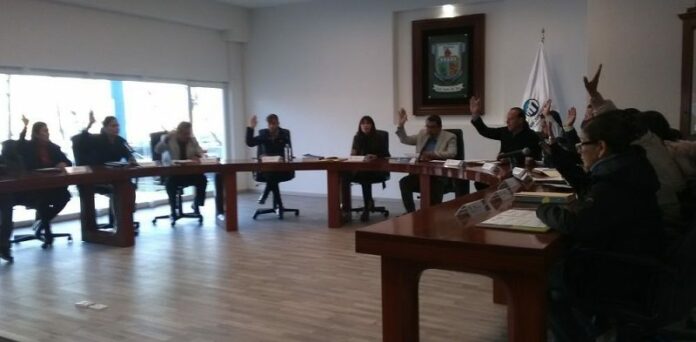 Aprueban regidores programa de obra y aumento en becas Aprueban regidores programa de obra y aumento en becas