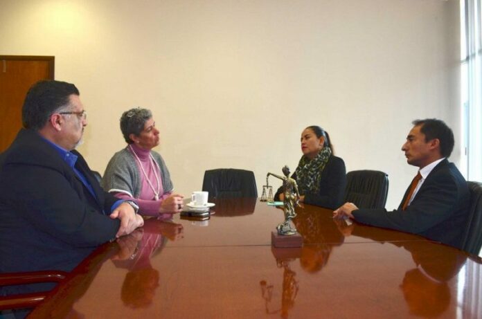 Fiscala recibe a Rectora de la UAQ Fiscala recibe a Rectora de la UAQ