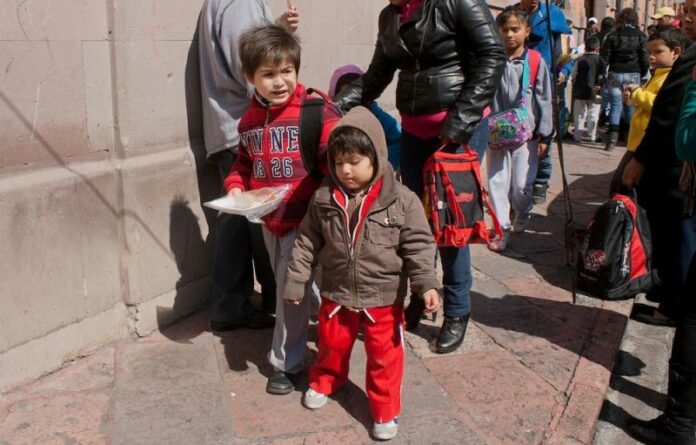 Bajas temperaturas no afectan asistencia escolar en Querétaro Bajas temperaturas no afectan asistencia escolar en Querétaro
