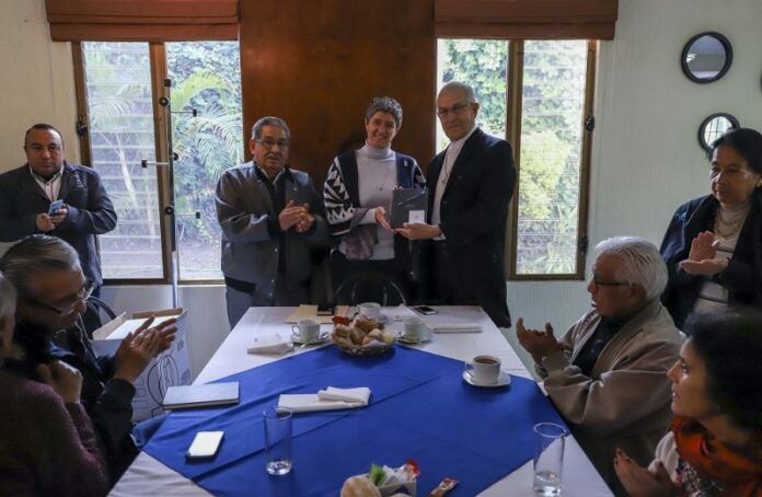 Rectora de la UAQ se reúne con cronistas de Querétaro Rectora de la UAQ se reúne con cronistas de Querétaro