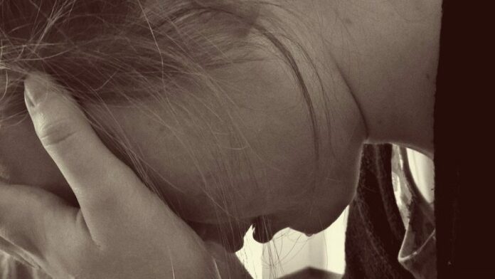 Dolor de cabeza puede afectar más a mujeres que a hombres Dolor de cabeza puede afectar más a mujeres que a hombres