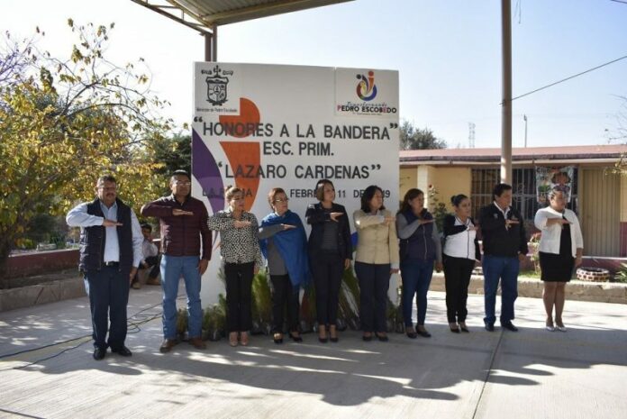 Realizan honores a la bandera en escuela primaria de Pedro Escobedo Realizan honores a la bandera en escuela primaria de Pedro Escobedo