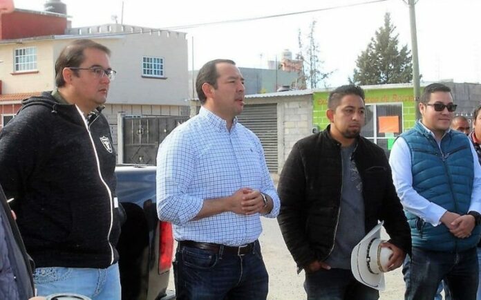 Roberto Cabrera y Guillermo Vega gestionarán obras viales en el sur de San Juan del Río Roberto Cabrera y Guillermo Vega gestionarán obras viales en el sur de San Juan del Río