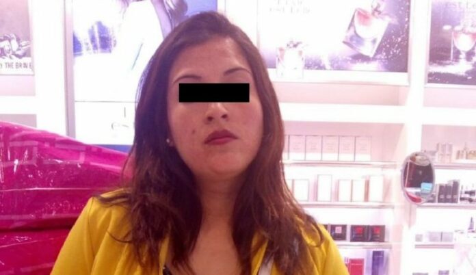 Detienen a pareja por robar en centro comercial de San Juan del Río Detienen a pareja por robar en centro comercial de San Juan del Río