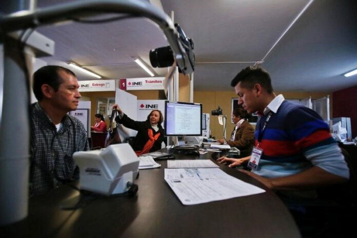 Saturado módulo del INE por renovación de credenciales Saturado módulo del INE por renovación de credenciales