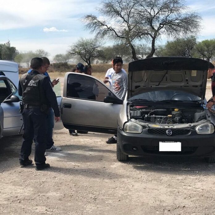 Aplican “Operativo de Revisión de Tianguis Vehicular” en San Juan del Río Aplican “Operativo de Revisión de Tianguis Vehicular” en San Juan del Río