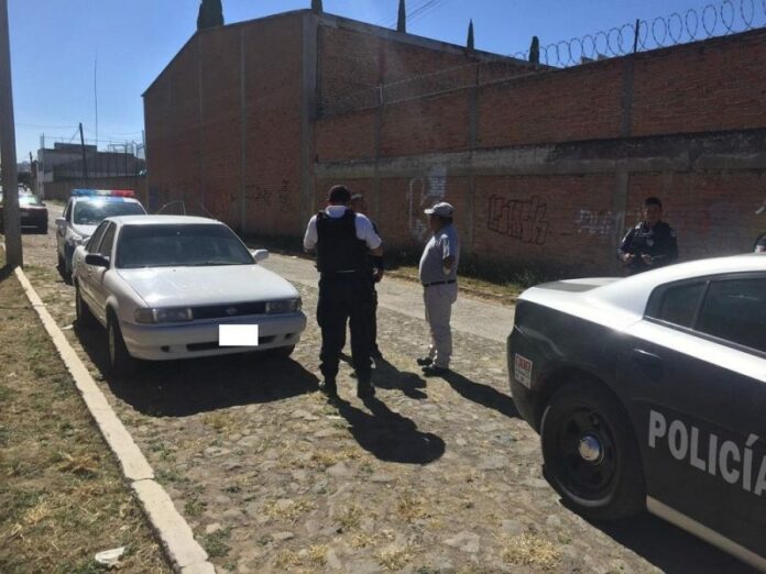 Detinen a sujeto roba autos en el centro de San Juan del Río Detinen a sujeto roba autos en el centro de San Juan del Río