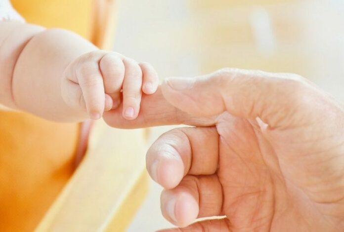 Bebés deben alimentarse sólo con leche materna en primeros 6 meses Bebés deben alimentarse sólo con leche materna en primeros 6 meses