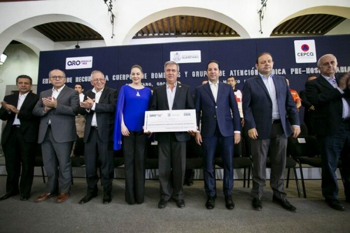 El Gobernador entrega recursos a cuerpos de Bomberos y de Atención Pre-hospitalaria El Gobernador entrega recursos a cuerpos de Bomberos y de Atención Pre-hospitalaria