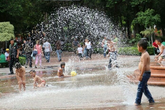 Castiga calor a Querétaro, sube termómetro de 35 a 40 grados Castiga calor a Querétaro, sube termómetro de 35 a 40 grados