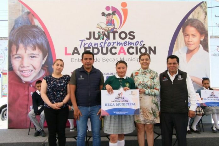 Tercera entrega de Becas Municipales en Pedro Escobedo Tercera entrega de Becas Municipales en Pedro Escobedo