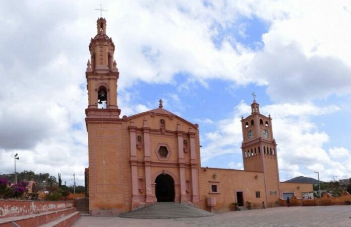 Dirección Municipal de Protección Civil Atiende solicitud de autoridades eclesiásticas Dirección Municipal de Protección Civil Atiende solicitud de autoridades eclesiásticas