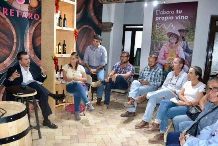 Se reúne Hugo Cabrera con asociaciones de vitivinicultores y queseros Se reúne Hugo Cabrera con asociaciones de vitivinicultores y queseros