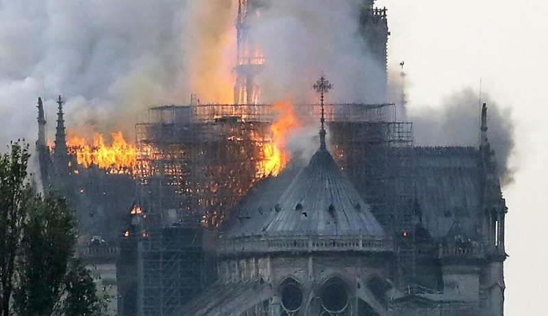 Líderes del mundo reaccionan con estupor ante incendio en Notre Dame