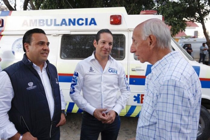 El gobernador Francisco Domínguez entrega obras en la colonia Carretas El gobernador Francisco Domínguez entrega obras en la colonia Carretas