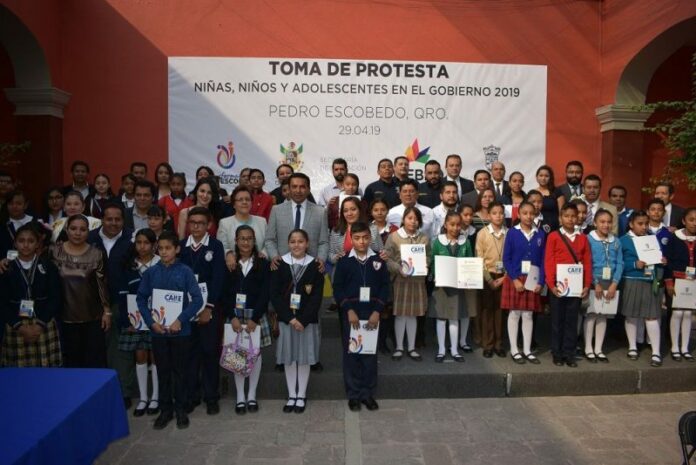 Rinden protesta niños, niñas y adolescentes en Pedro Escobedo Rinden protesta niños, niñas y adolescentes en Pedro Escobedo