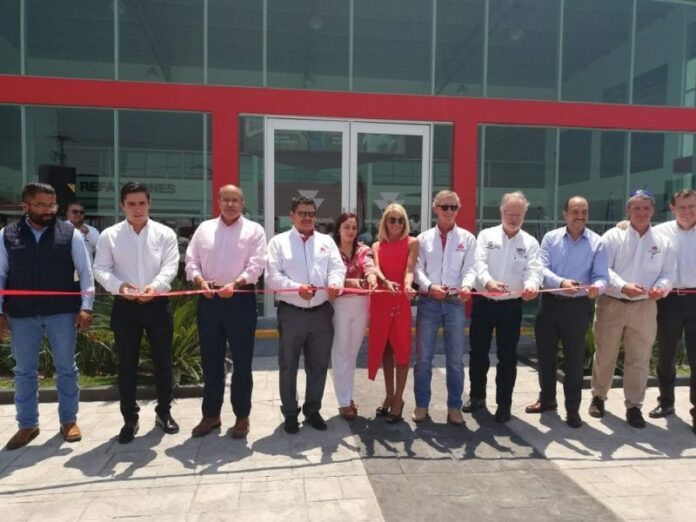 INAUGURAN INSTALACIONES DE DISTRIBUIDORA DE IMPLEMENTOS AGRÍCOLAS EN ESCOBEDO El Grupo IMPAGTA, distribuidor autorizado de reconocida marca de implementos agrícolas llevó a cabo la inauguración de sus instalaciones en el Municipio de Pedro Escobedo, en donde ofrecerá sus servicios y productos, a los productores del agro en la región, además de ser una opción cercana para los productores para poder adquirir herramientas que son necesarias para realizar las labores de campo. En el acto inaugural estuvieron presentes el Secretario de Desarrollo Agropecuario del Estado, Carl Heinz Dobler Menher; el Secretario de Gobierno Municipal, Omar Soria, en representación del Edil, Amarildo Bárcenas; el Director de Desarrollo Agropecuario, Noé Santiago; el Director General de IMPAGTA, Anselmo Flores; el Gerente de Venta de AGCO México, Carlos Naranjo y el Gerente de la Distribuidora Sucursal Querétaro, Gerardo Garza. INAUGURAN INSTALACIONES DE DISTRIBUIDORA DE IMPLEMENTOS AGRÍCOLAS EN ESCOBEDO El Grupo IMPAGTA, distribuidor autorizado de reconocida marca de implementos agrícolas llevó a cabo la inauguración de sus instalaciones en el Municipio de Pedro Escobedo, en donde ofrecerá sus servicios y productos, a los productores del agro en la región, además de ser una opción cercana para los productores para poder adquirir herramientas que son necesarias para realizar las labores de campo. En el acto inaugural estuvieron presentes el Secretario de Desarrollo Agropecuario del Estado, Carl Heinz Dobler Menher; el Secretario de Gobierno Municipal, Omar Soria, en representación del Edil, Amarildo Bárcenas; el Director de Desarrollo Agropecuario, Noé Santiago; el Director General de IMPAGTA, Anselmo Flores; el Gerente de Venta de AGCO México, Carlos Naranjo y el Gerente de la Distribuidora Sucursal Querétaro, Gerardo Garza.