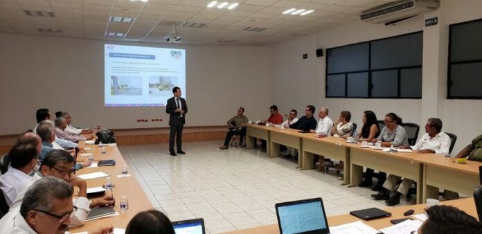 Taxistas e IQT trabajan para mejorar la competitividad y servicio Taxistas e IQT trabajan para mejorar la competitividad y servicio