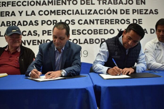 Firman convenio ICATEQ y municipio de Pedro Escobedo Firman convenio ICATEQ y municipio de Pedro Escobedo