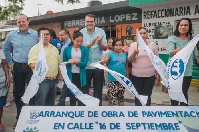 Inicia gobierno de Memo Vega mejoramiento de calle principal de Arcila Inicia gobierno de Memo Vega mejoramiento de calle principal de Arcila