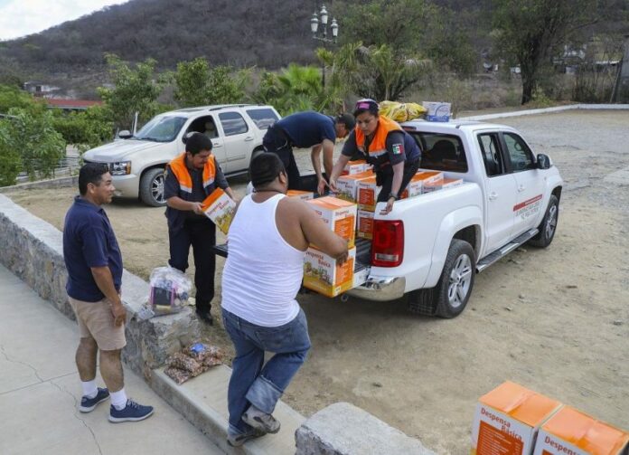 Entrega UAQ material operativo a brigadistas de la Sierra de Querétaro Entrega UAQ material operativo a brigadistas de la Sierra de Querétaro