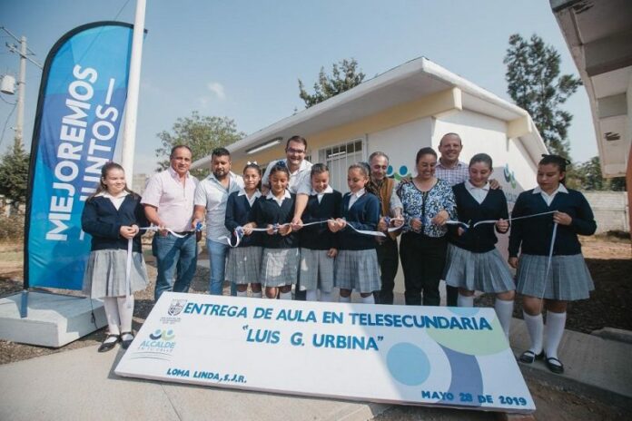 Gobierno y ciudadanos construyen aula en Telesecundaria de Loma Linda Gobierno y ciudadanos construyen aula en Telesecundaria de Loma Linda