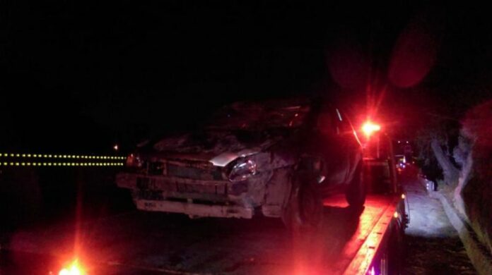 Aparatosa volcadura de un Chevy sobre la 57 Auto Chevy volcado en autopista México Querétaro