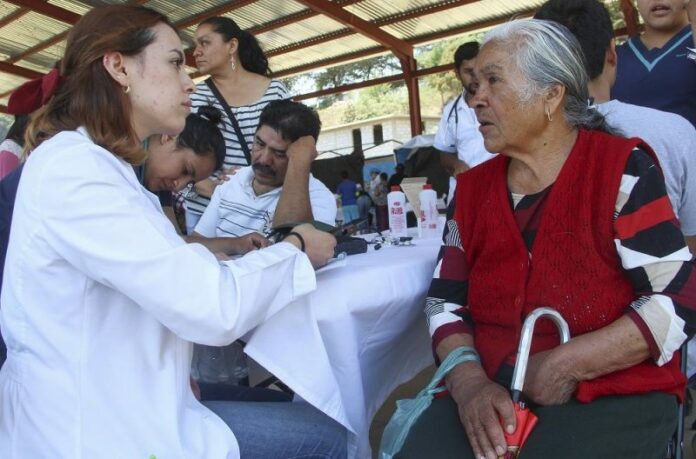 FEUQ lleva Feria de la Salud al municipio de San Joaquín FEUQ lleva Feria de la Salud al municipio de San Joaquín