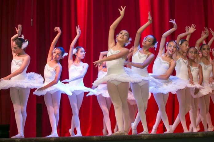 Danza Folklórica y Ballet Clásico en Feria San Juan del Río 2019 Danza Folklórica y Ballet Clásico en Feria San Juan del Río 2019