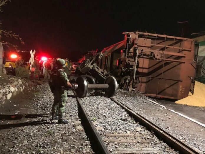 IMG-20190627-WA0000 Descarrila tren y vuelca en zona urbana de San Juan del Río