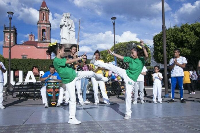 Muestra_Caporeira_CVO_Jardín_de_la_Familia_Feria_SJR_Jun_15_MCH_106.jpg