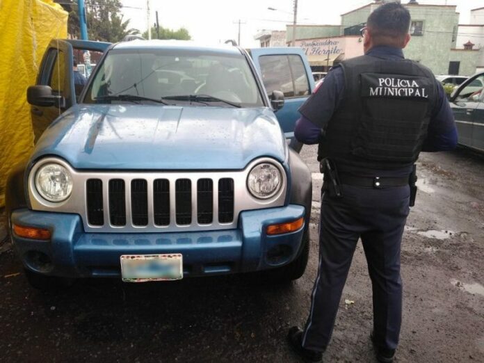 C-4 detectó camioneta robada con violencia en zona oriente de SJR C-4 detectó camioneta robada con violencia en zona oriente de SJR