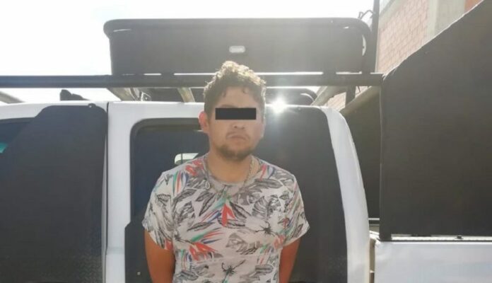 Detienen a 3 presuntos ladrones cuando huían en el centro de SJR Ladrón detenido por la policía de San Juan del Río
