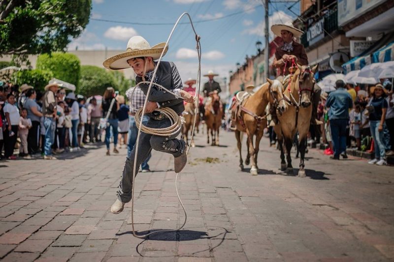 Disfrutan sanjuanenses Tradicional Cabalgata de Feria San Juan del Río 2019