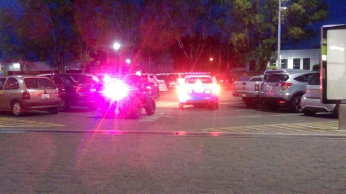 Asaltan y lesionan a mujer en estacionamiento de La Comer Asaltan y lesionan a mujer en estacionamiento de La Comer
