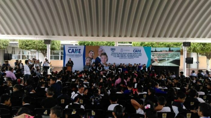 Entregan obra de escuela primaria en SJR con una inversión de 6.84 mdp El gobernador Pancho Dominguez en San Juan del Río