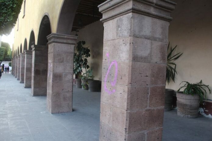 Aseguran a sujeto que realizo pintas al Portal del Diezmo Aseguran a sujeto que realizo pintas al Portal del Diezmo