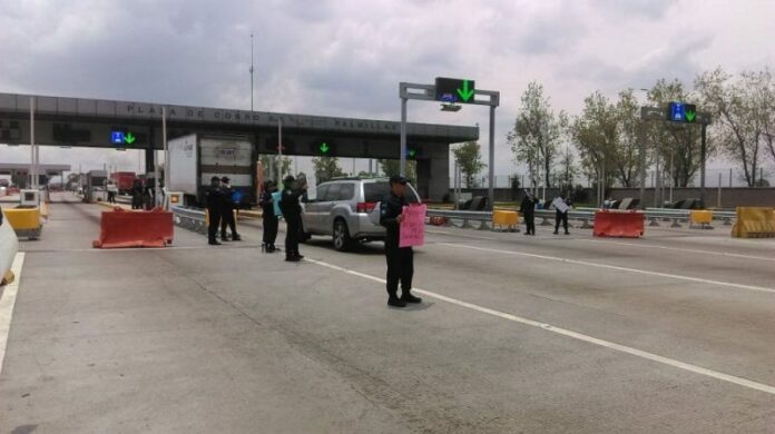 Policía federal toman la caseta de Palmillas de manera pacifica Policía federal toman la caseta de Palmillas de manera pacifica