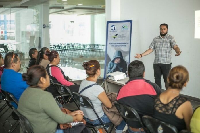 Inician pláticas contra las adicciones a 9 mil familias de becarios Inician pláticas contra las adicciones a 9 mil familias de becarios