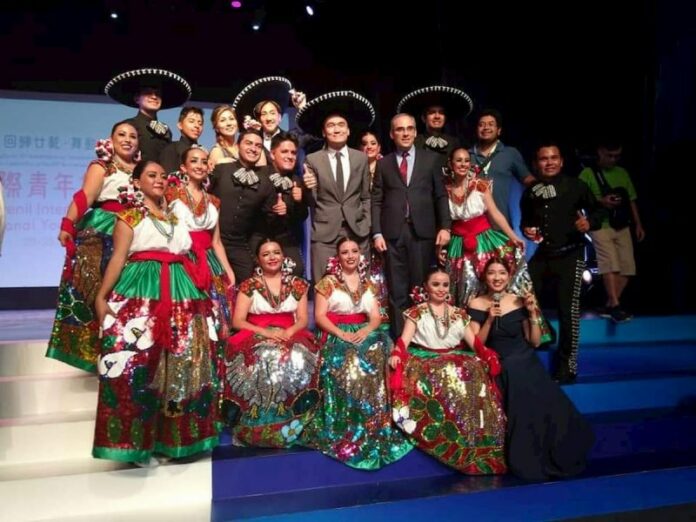 Agradecen a Memo Vega apoyo para festival internacional Agradecen a Memo Vega apoyo para festival internacional