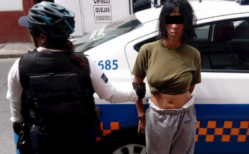 Policías detienen a joven mujer por entrar a domicilio ajeno en SJR