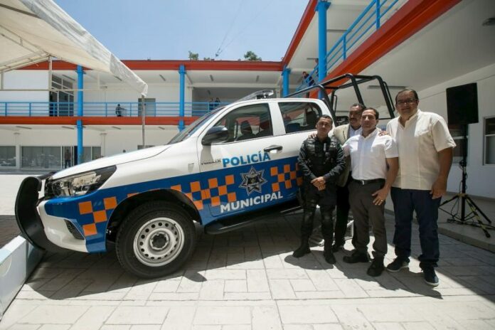 Recibe Memo Vega patrulla donada por el sector industrial de San Juan del Río Recibe Memo Vega patrulla donada por el sector industrial de San Juan del Río