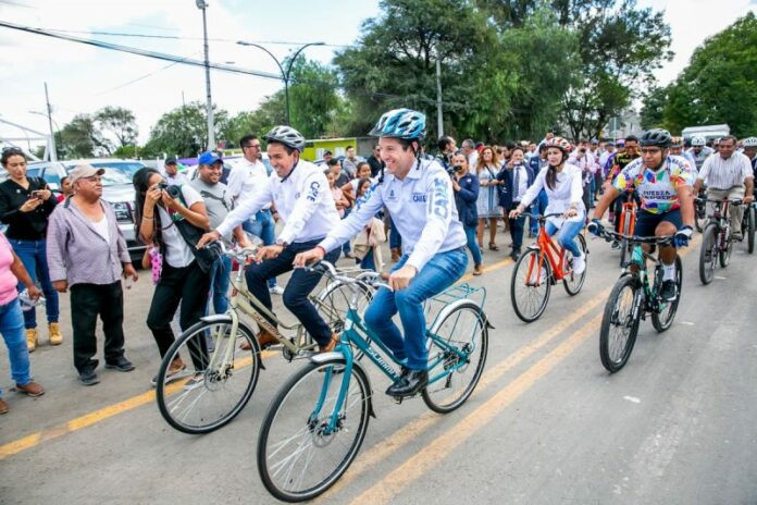 El Gobernador entrega carretera El Sauz-Pedro Escobedo El Gobernador entrega carretera El Sauz-Pedro Escobedo